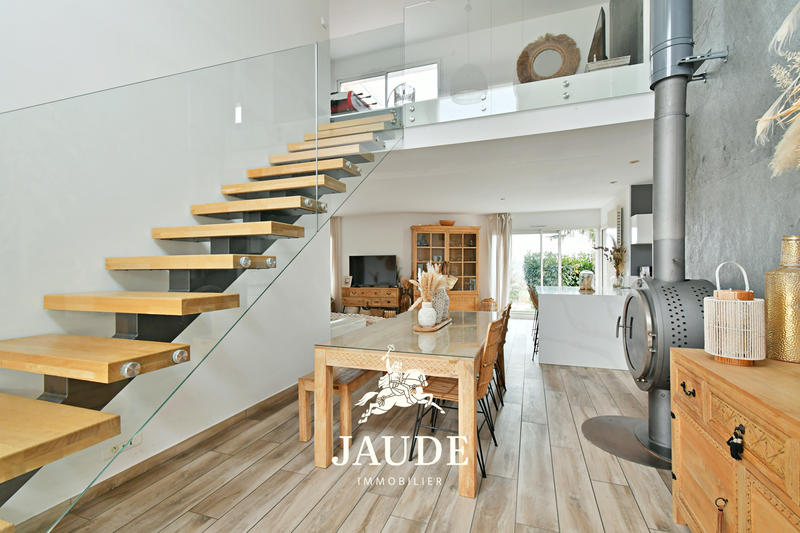 Maison - 236 m² - 9 pièces