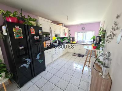 Maison - 180 m² - 7 pièces