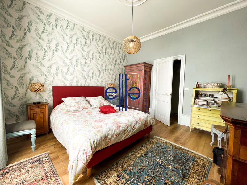 Maison - 278 m² - 10 pièces