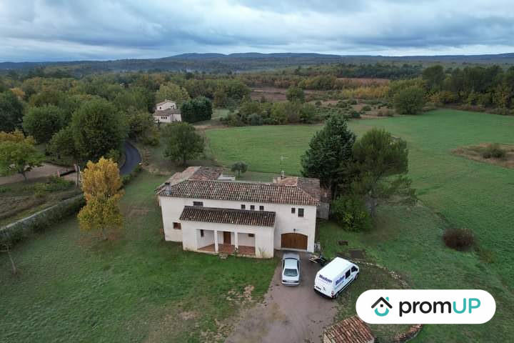 Villa - 220 m² - 8 pièces