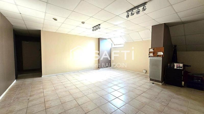 Local commercial - 1 353 m² - 20 pièces