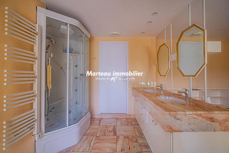 Maison - 202 m² - 7 pièces