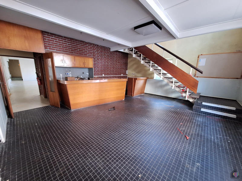 Maison - 242 m² - 10 pièces