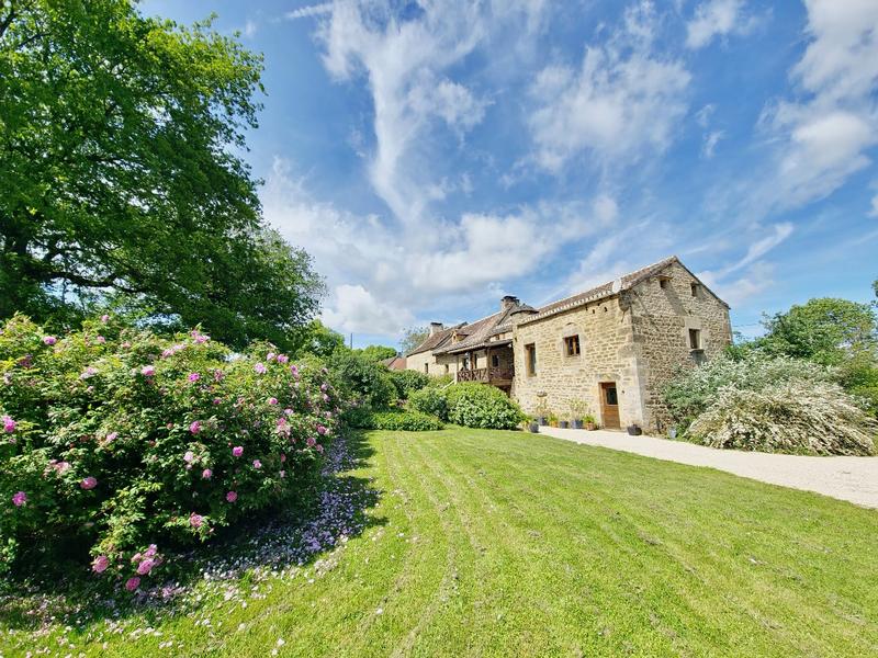 Maison - 225 m² - 9 pièces