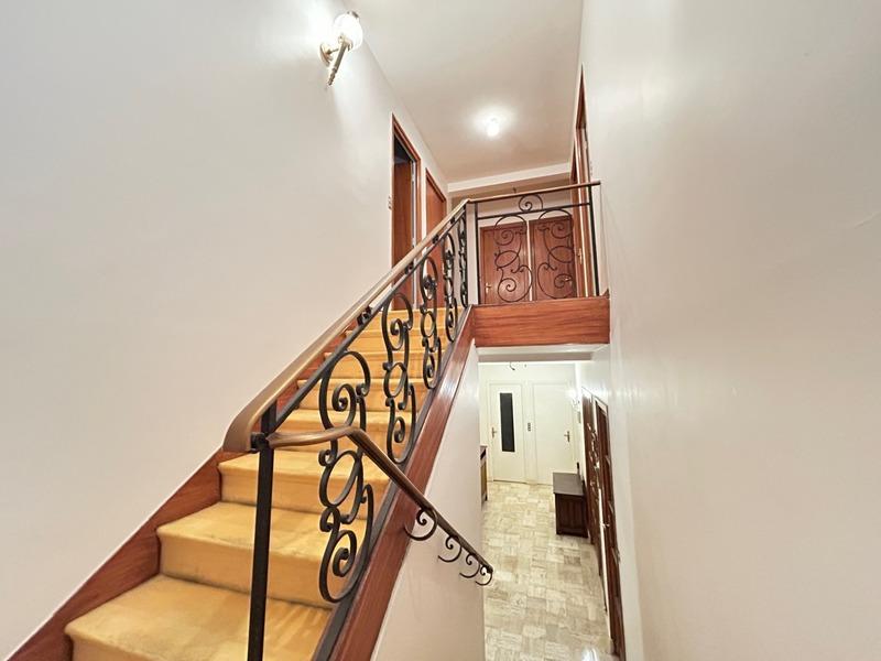 Maison - 180 m² - 9 pièces