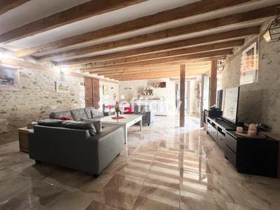 Maison - 306 m² - 10 pièces