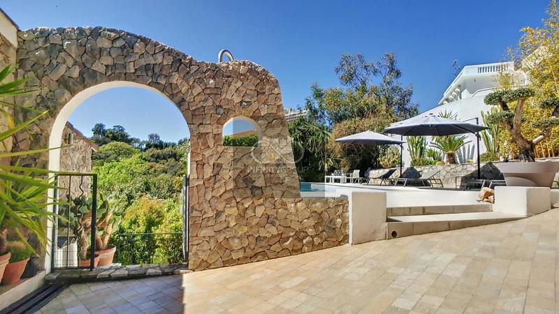 Villa - 200 m² - 6 pièces