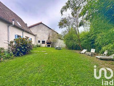 Maison - 313 m² - 15 pièces