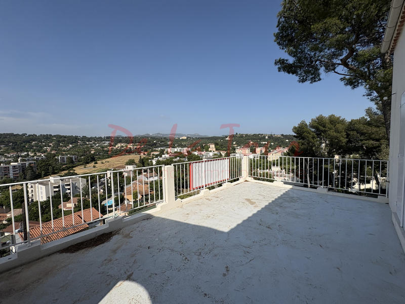 Appartement - 100 m² - 4 pièces