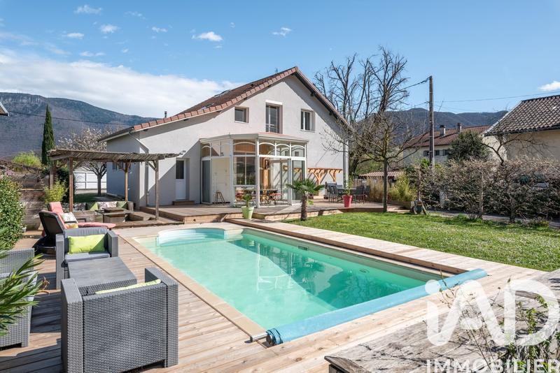 Maison - 208 m² - 6 pièces