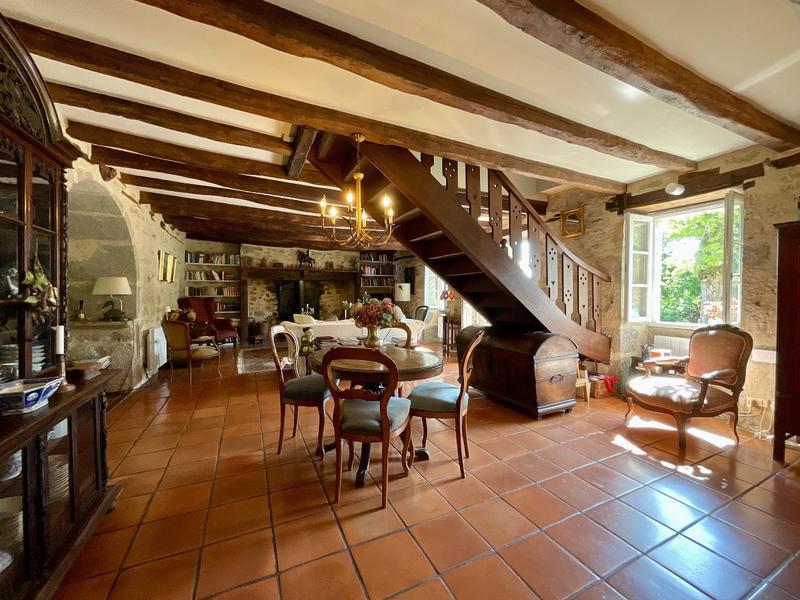 Maison - 300 m² - 9 pièces