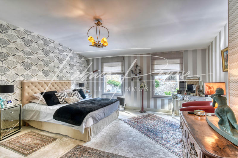 Maison - 203 m² - 7 pièces