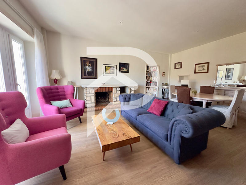 Maison - 210 m² - 7 pièces