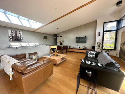 Maison - 250 m² - 7 pièces