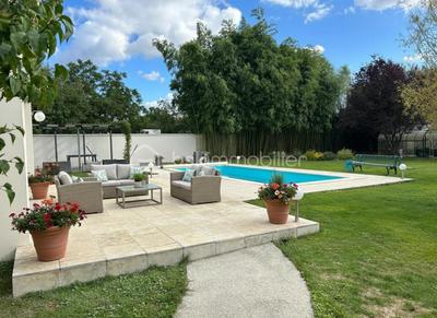 Maison - 205 m² - 8 pièces