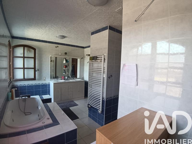 Maison - 210 m² - 9 pièces