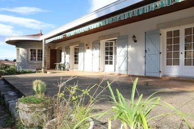 Maison - 208 m² - 7 pièces