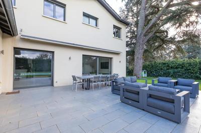 Maison - 300 m² - 7 pièces