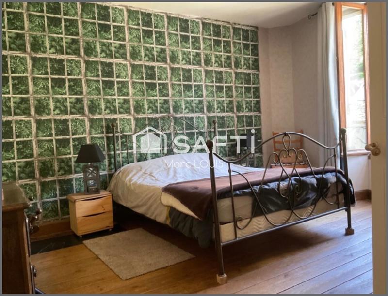 Maison - 220 m² - 8 pièces