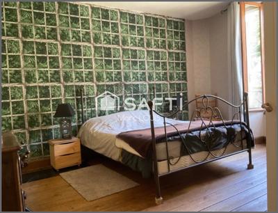 Maison - 220 m² - 8 pièces