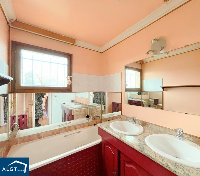 Maison - 96 m² - 5 pièces