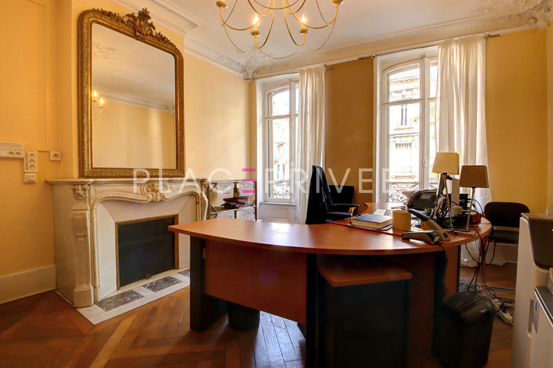 Bureau - 109 m² - 6 pièces