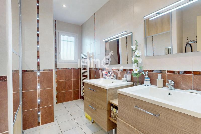 Maison - 171 m² - 7 pièces