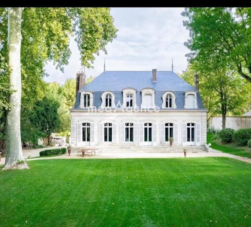 Maison - 320 m² - 10 pièces