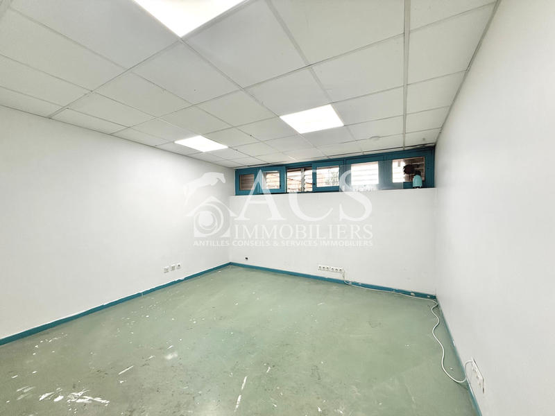 Bureau - 150 m² - 9 pièces