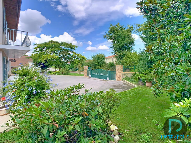 Maison - 202 m² - 6 pièces