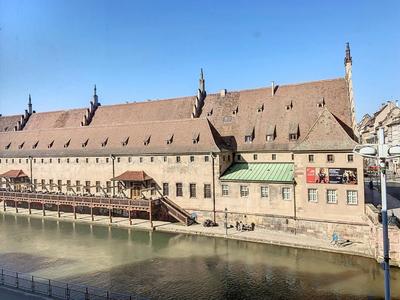 Local d'activité / Entrepôt - 266 m² - 9 pièces