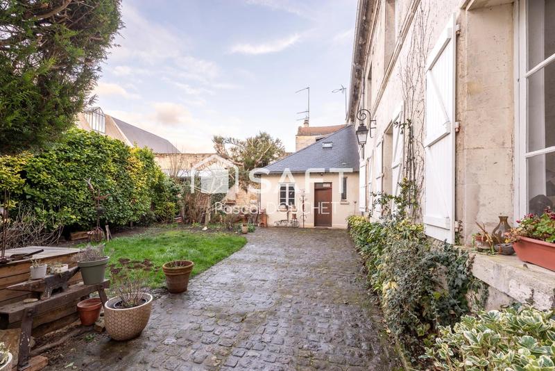 Maison - 352 m² - 9 pièces