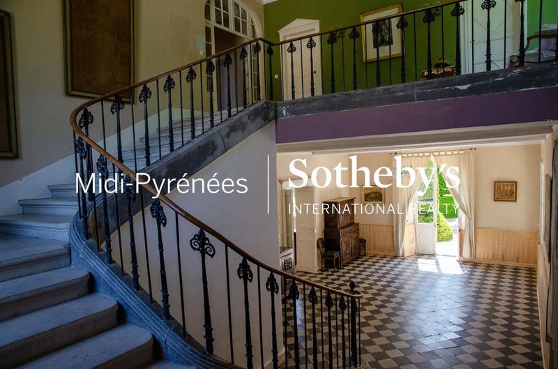 Château - 1 573 m² - 36 pièces