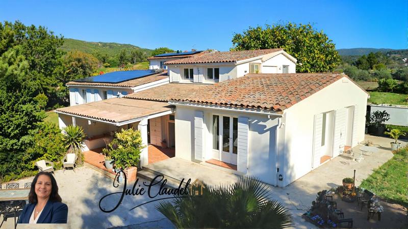 Maison - 274 m² - 9 pièces