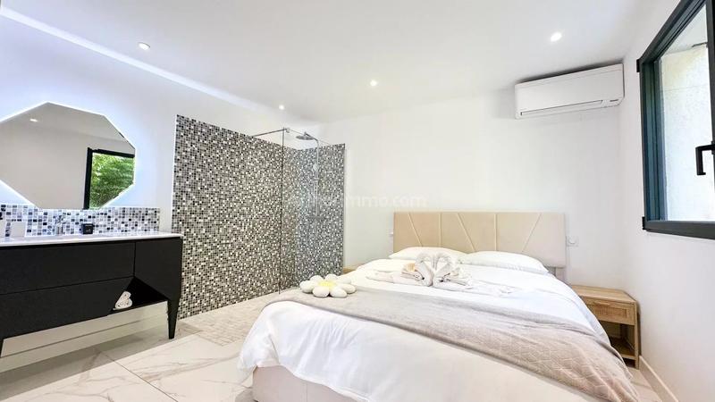 Maison - 200 m² - 6 pièces