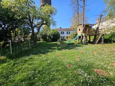 Maison - 243 m² - 9 pièces