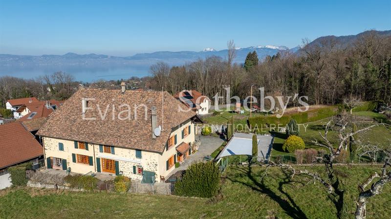 Maison - 300 m² - 11 pièces