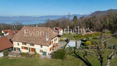 Maison - 300 m² - 11 pièces