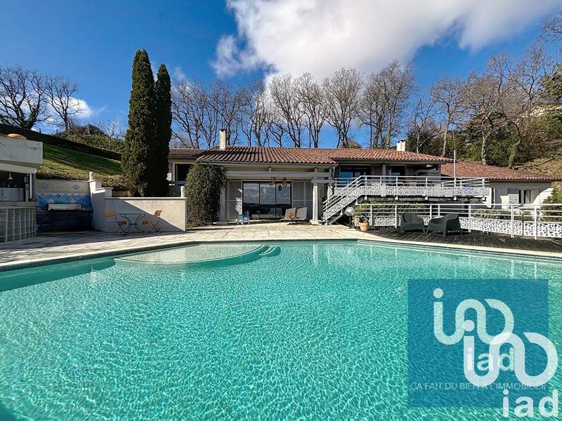 Maison - 198 m² - 8 pièces