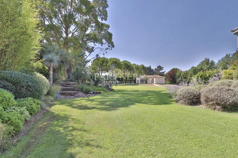 Maison - 320 m² - 8 pièces