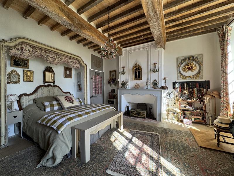 Maison - 654 m² - 16 pièces