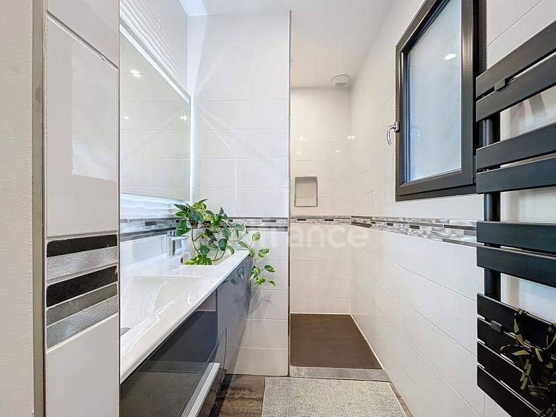 Villa - 145 m² - 6 pièces