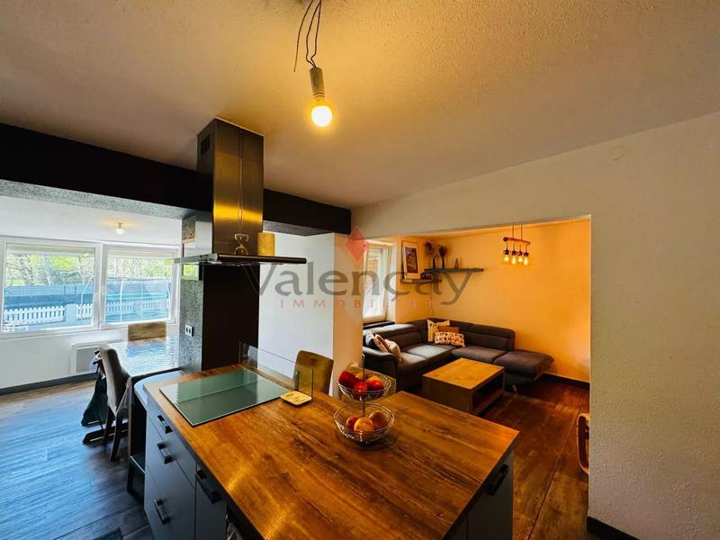 Maison jumelée - 101 m² - 5 pièces