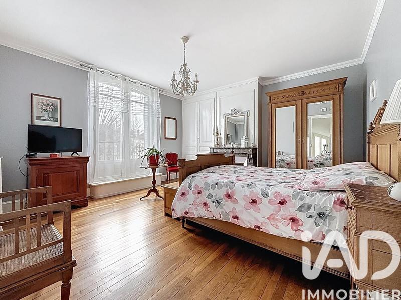 Maison de ville - 220 m² - 10 pièces