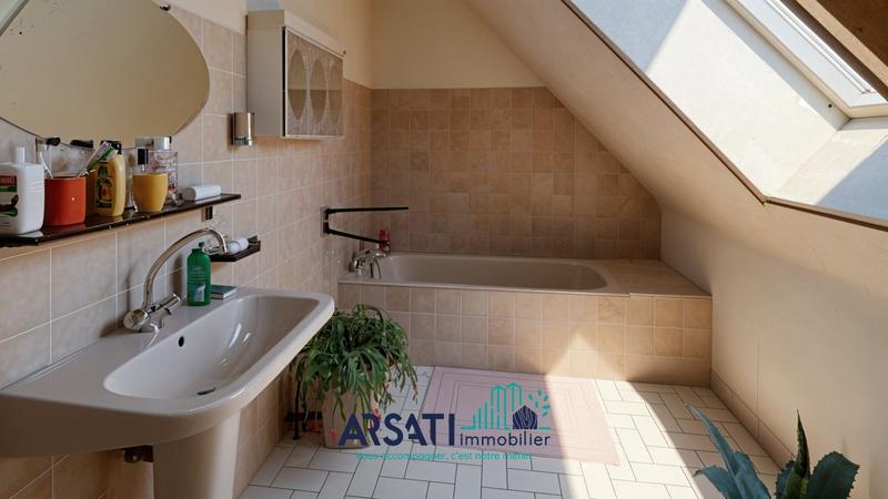 Maison traditionnelle - 90 m² - 5 pièces