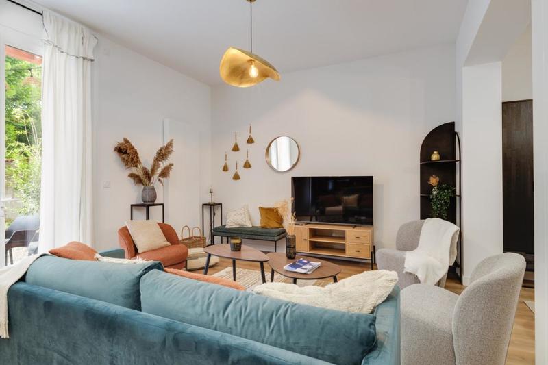 Maison - 250 m² - 12 pièces