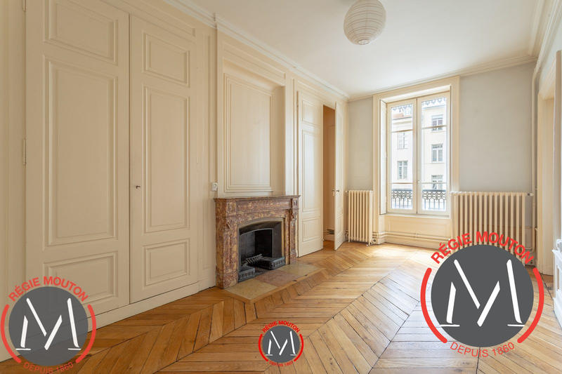 Appartement - 233 m² - 7 pièces