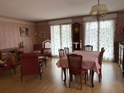 Appartement - 90 m² - 4 pièces