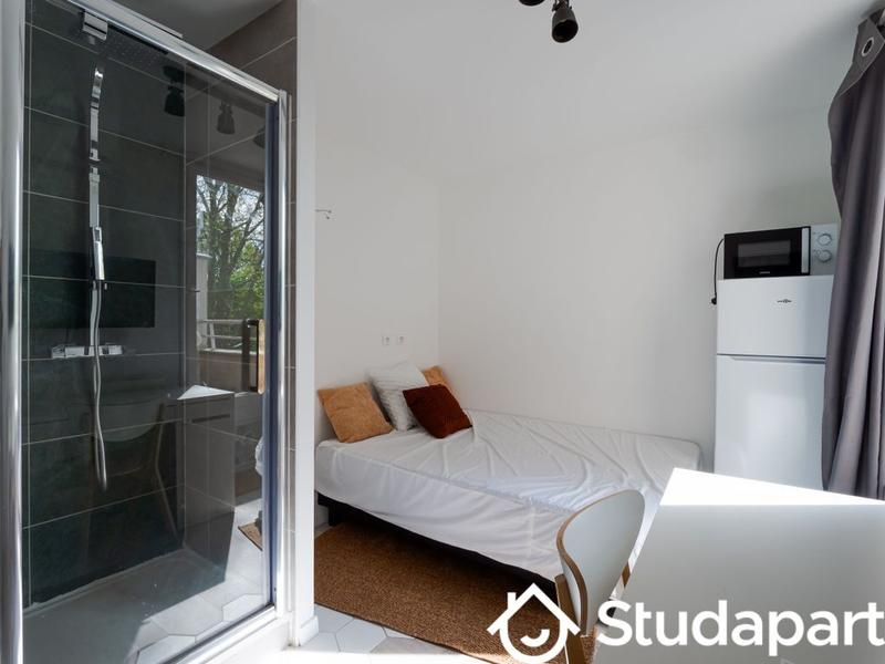 Chambre - 80 m² - 1 pièce