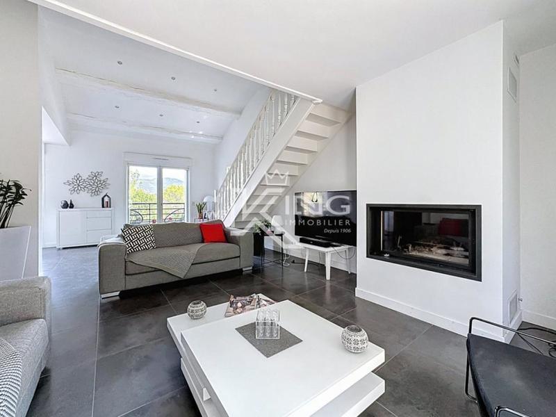 Villa - 200 m² - 6 pièces